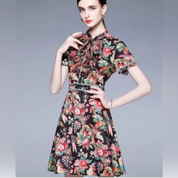 Dalia MacPhee Black SHORT SLEEVE TIE NECK FLORAL MINI DRESS W/LACE TRIM, size M - Picture 12 of 13